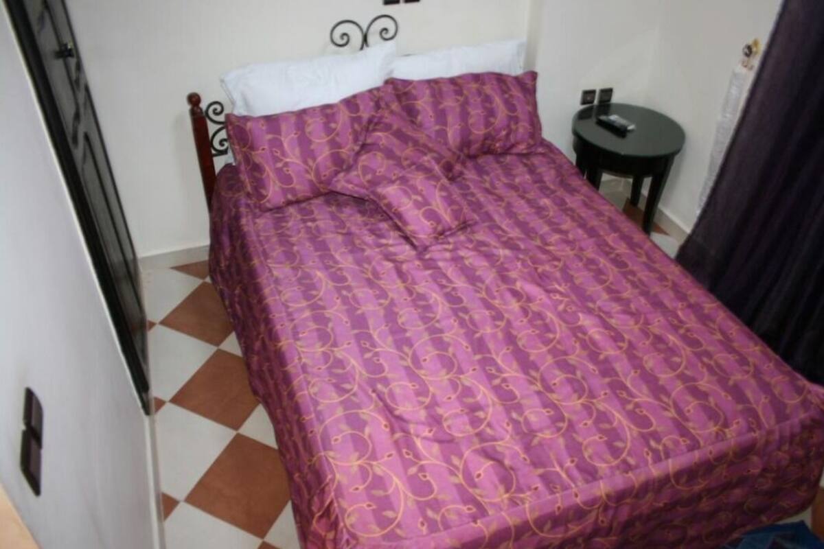 Basic Room | Desk, blackout curtains, free cots/infant beds, rollaway beds