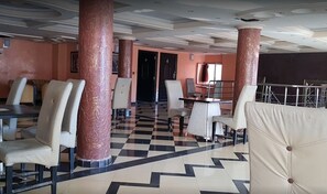 Spécialités Cuisine locale et internationale