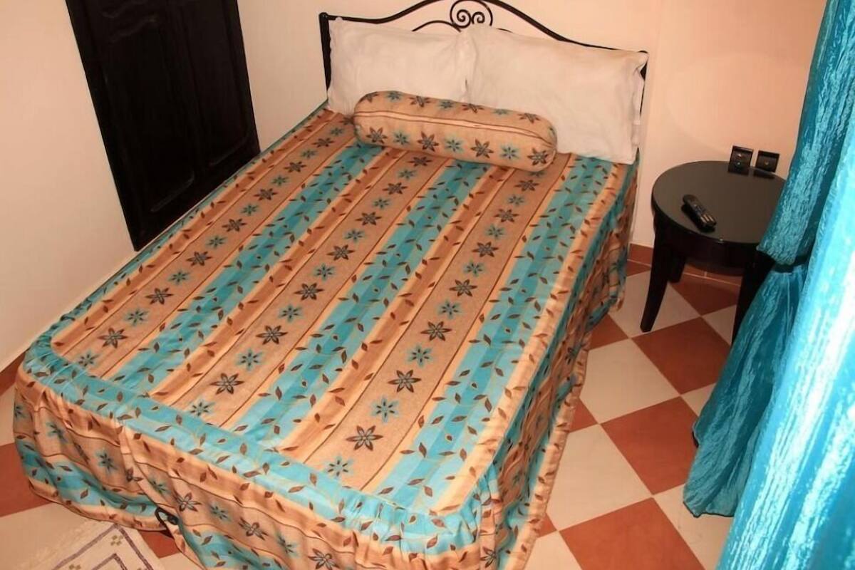 Triple Room | Desk, blackout curtains, free cots/infant beds, rollaway beds