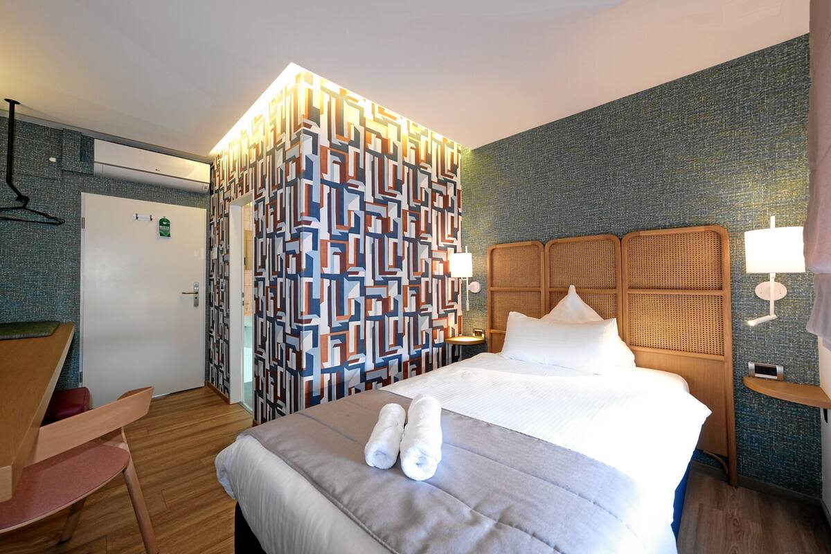 Single Room | Hypo-allergenic bedding available, desk, laptop workspace