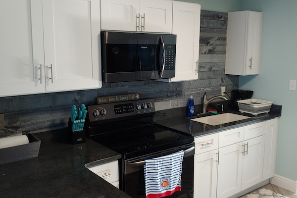 Frigorífic, microones, forn i placa de cuina