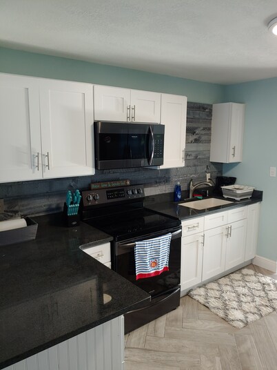 Ormond Beach Bungalow ..Come make memories!