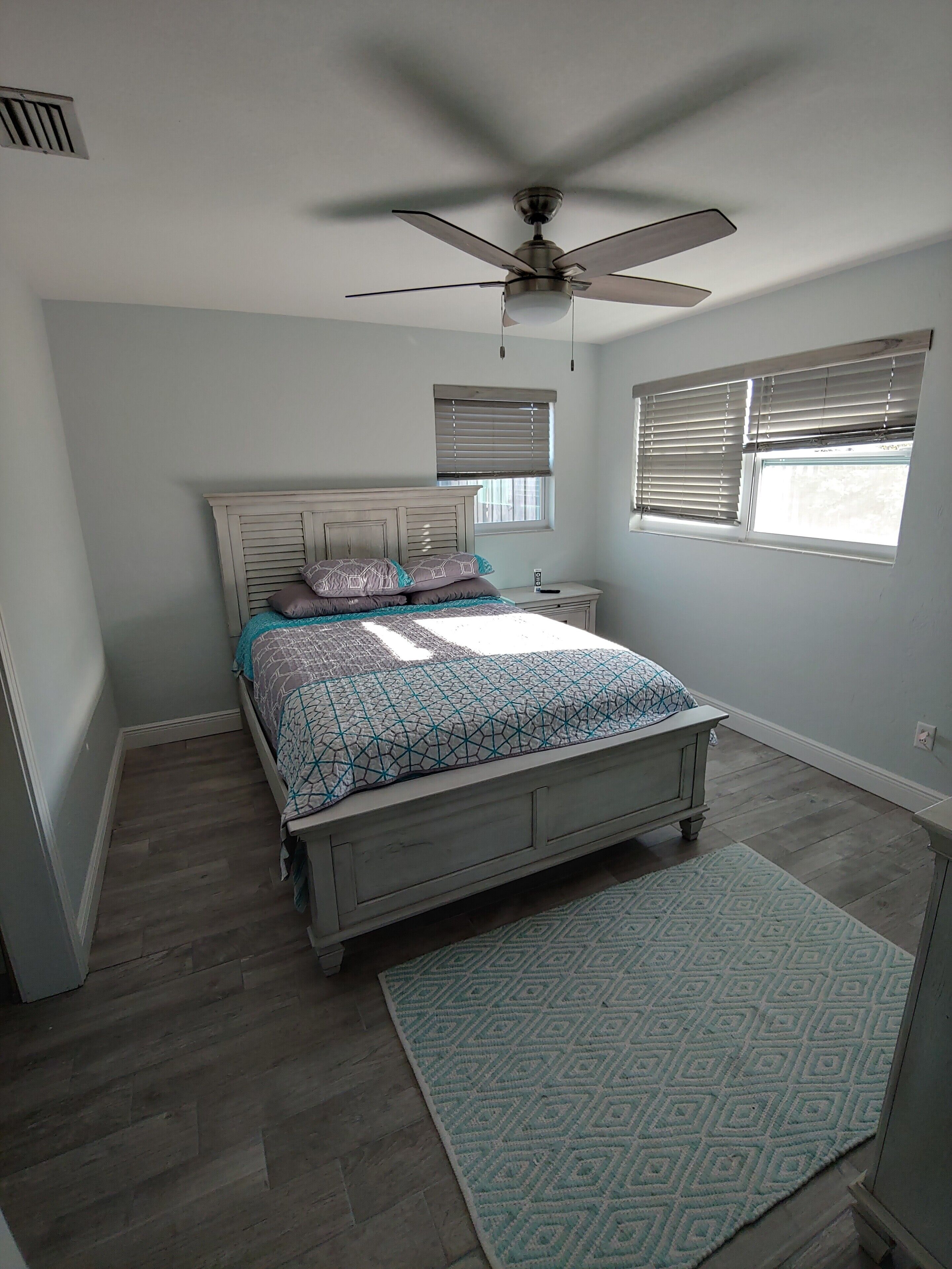 2 soverom, strykejern/-brett, wi-fi (inkludert) og sengetøy