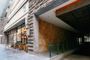 Property entrance - 3 Bedroom Apartment near Vake Park (Tbilisi)