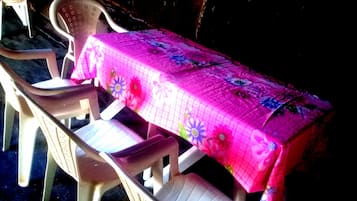 Se sirven comidas, cenas y cocina marroquí