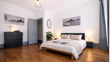 2 chambres, fer et planche à repasser, Wi-Fi, draps fournis