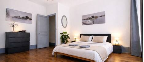 2 bedrooms, iron/ironing board, WiFi, bed sheets