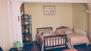 Chambre Familiale | Décoration personnalisée, ameublement personnalisé, bureau