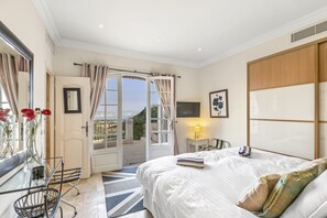 6 Schlafzimmer, Zimmersafe, Bügeleisen/Bügelbrett, WLAN