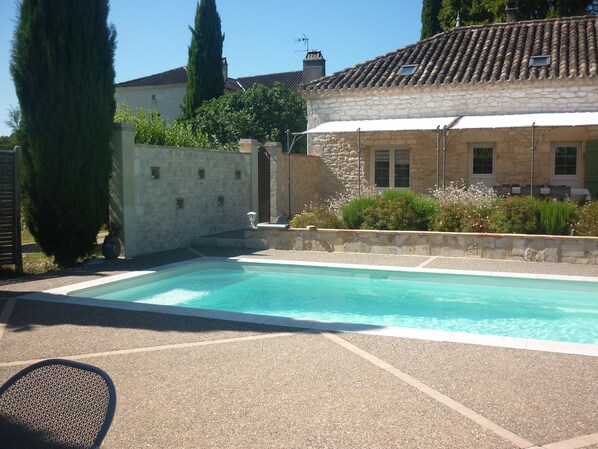 Alberca al aire libre y alberca climatizada