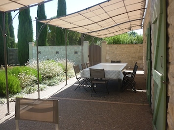 Terrasse , tables ext.