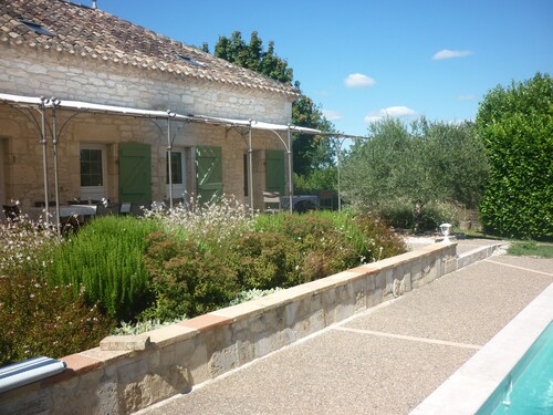 Maison quercynoise 8 personnes , piscine chauffée en saison