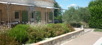 Quercy house sleeps 8, heated pool in season