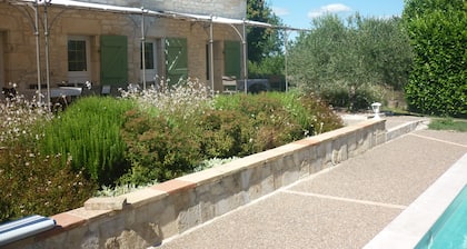 Quercy house sleeps 8, heated pool in season