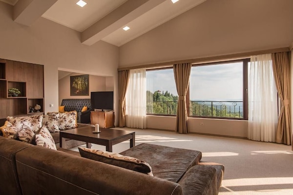 Living area | 32-inch LCD TV with satellite channels, TV