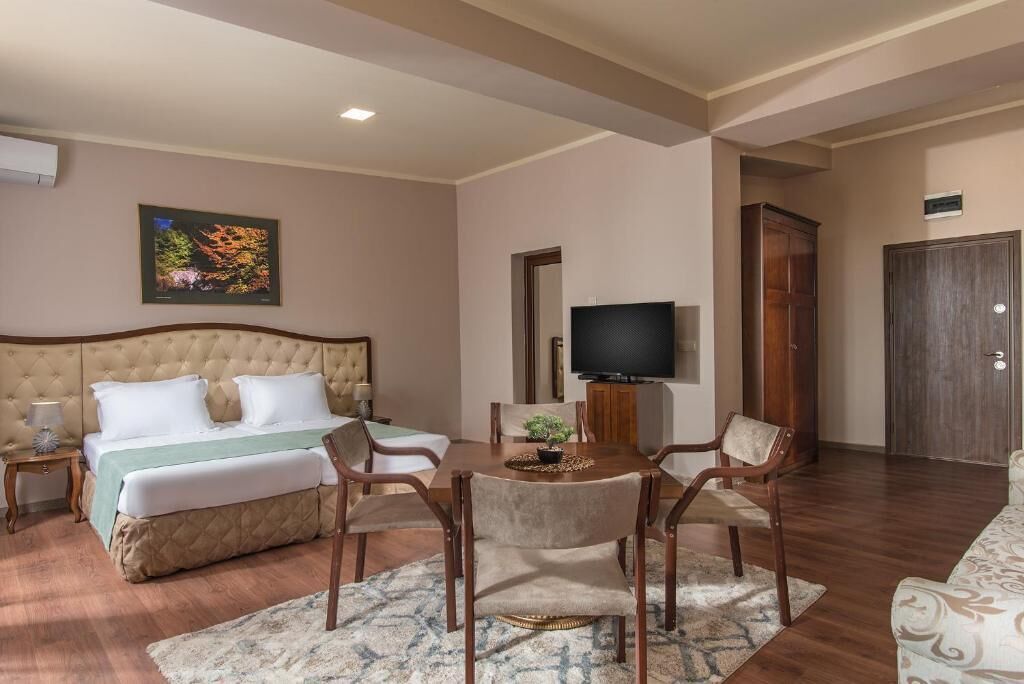 Superior Room, Balcony, Mountain View | Bar mini, kalis bunyi, Internet berwayar percuma, cadar katil 