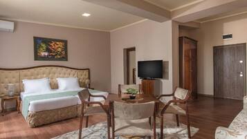 Superior Room, Balcony, Mountain View | Bar mini, kalis bunyi, Internet berwayar percuma, cadar katil