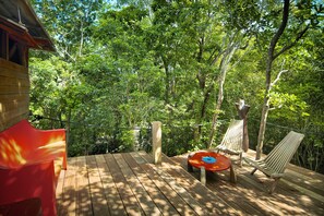 Property grounds - nature ecolodge cottage - The House In The Trees (Grande Terre)