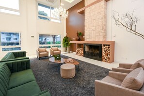 Lobby sitting area - Hotel Alles Berg (Nova Petropolis)