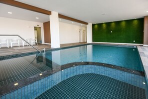 Indoor pool, open 9:00 AM to 11:00 PM, pool loungers - Hotel Alles Berg (Nova Petropolis)