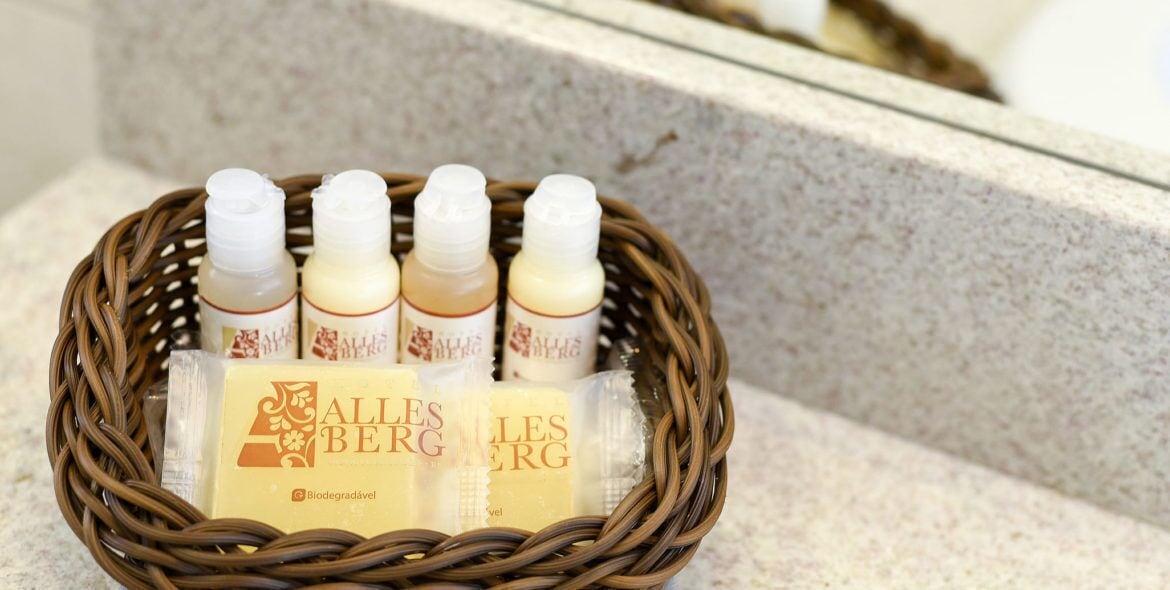 free toiletries, bidet, towels