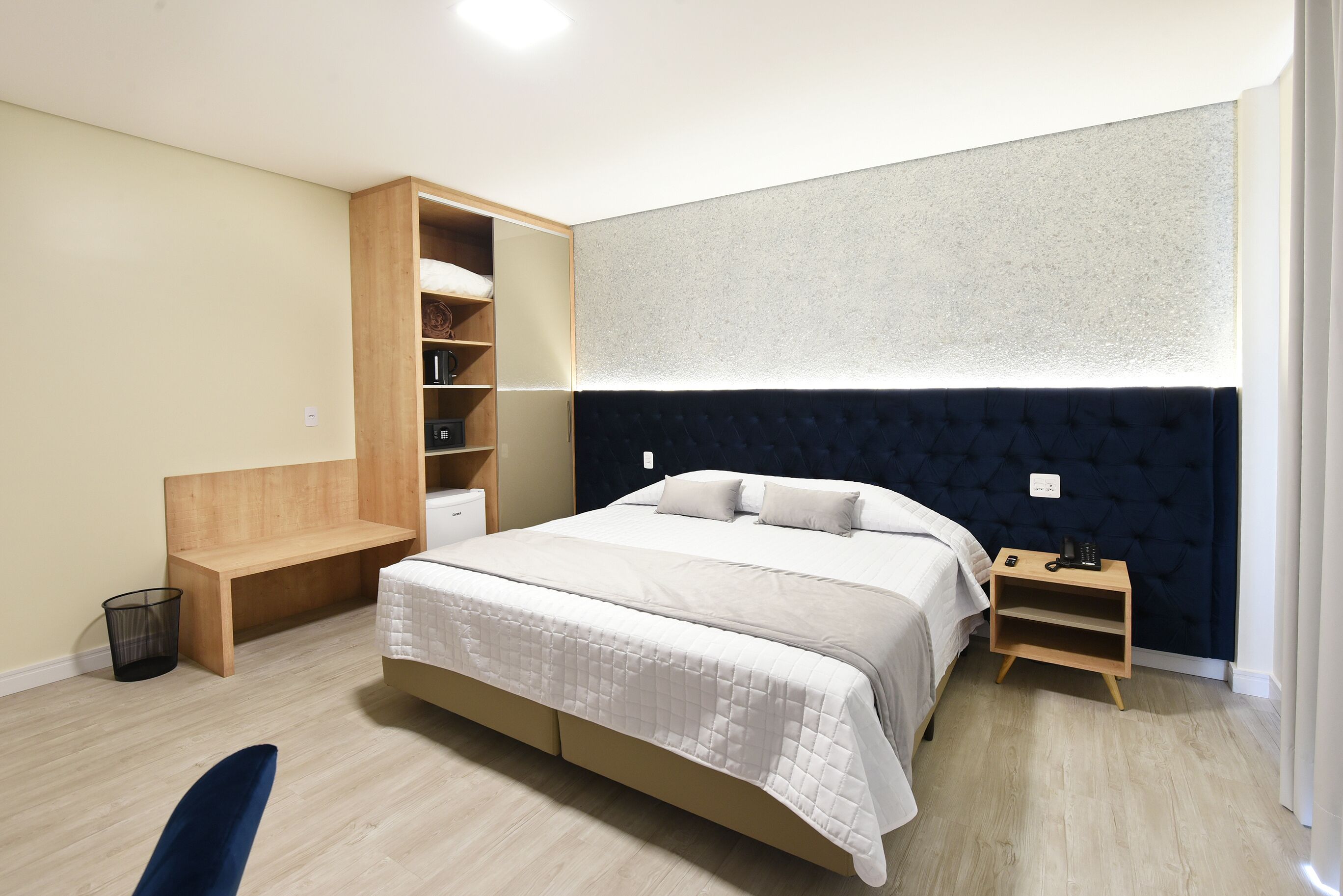 luxury room | 1 bedroom, free minibar items, in-room safe, desk