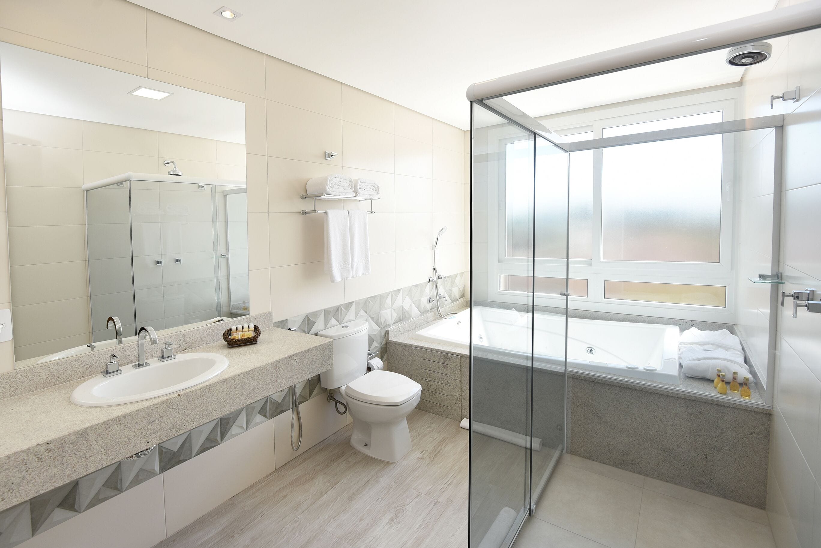 premium room | bathroom | free toiletries, bidet, towels