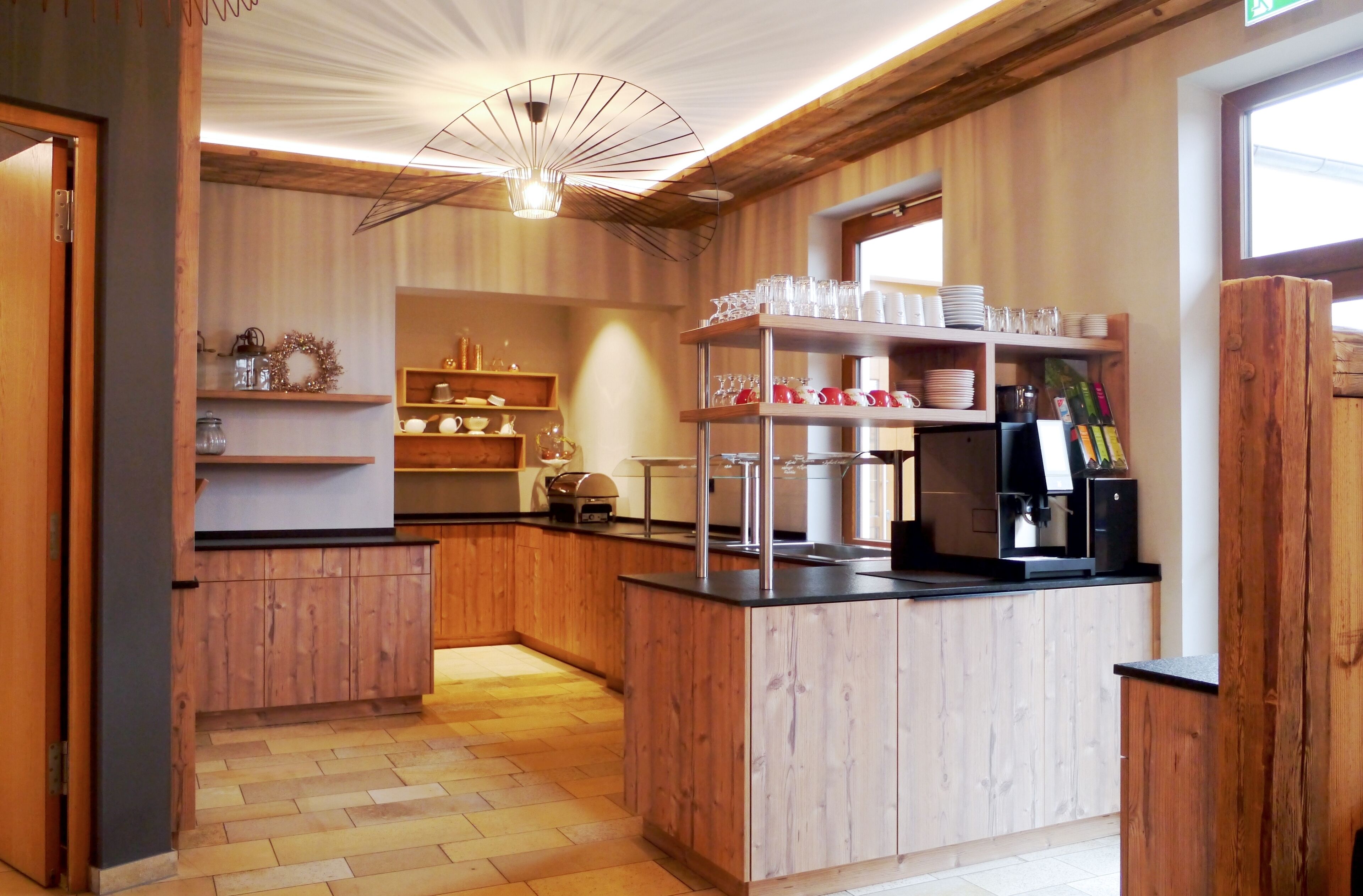 包含每日自助早餐