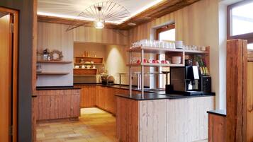 Desayuno autoservicio gratuito y diario