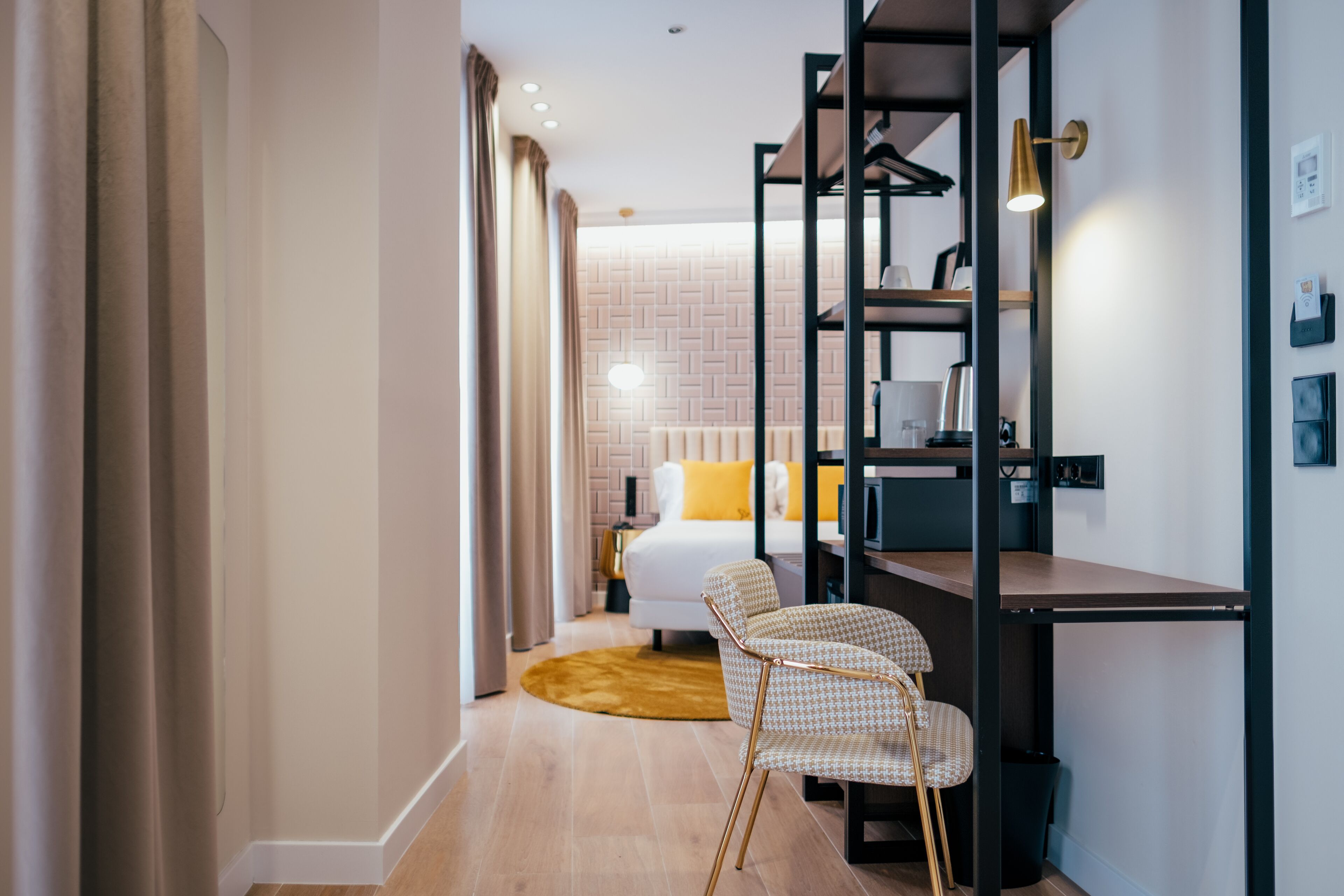 deluxe double or twin room | 1 bedroom, down duvets, memory-foam beds, minibar