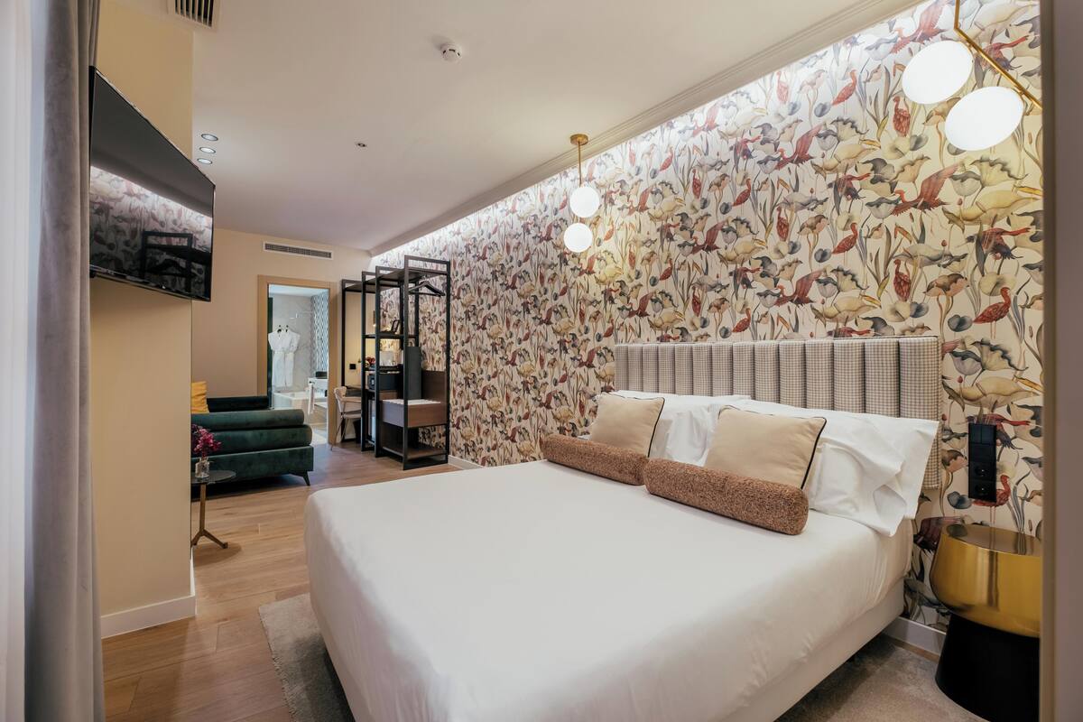 Habitación ejecutiva con 1 cama doble o 2 individuales | Edredones de plumas, colchones viscoelásticos, minibar y caja fuerte