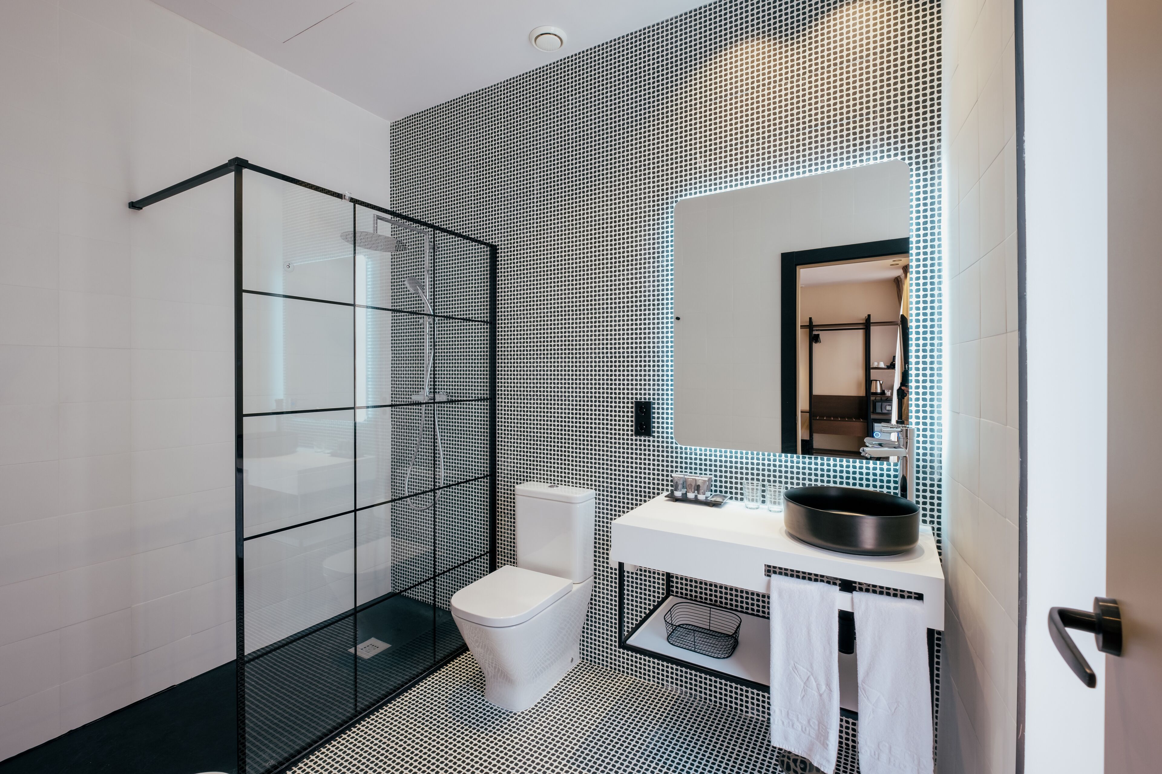 deluxe double or twin room | bathroom | free toiletries, hair dryer, towels, soap