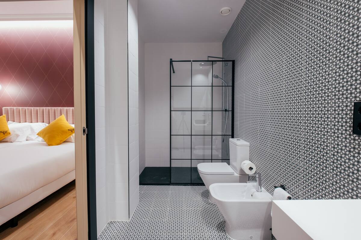 superior double or twin room | bathroom | free toiletries, hair dryer, towels, soap