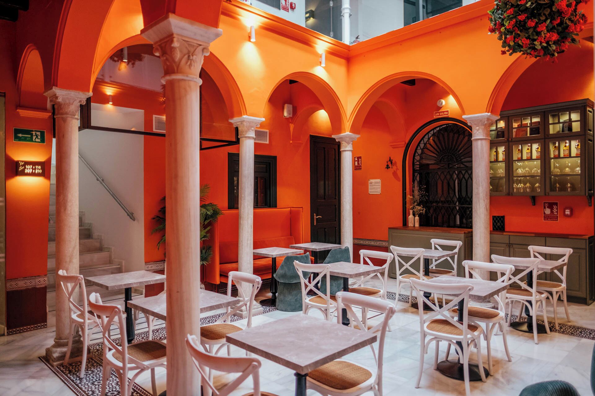 每日供應自助早餐 (每人 EUR15)