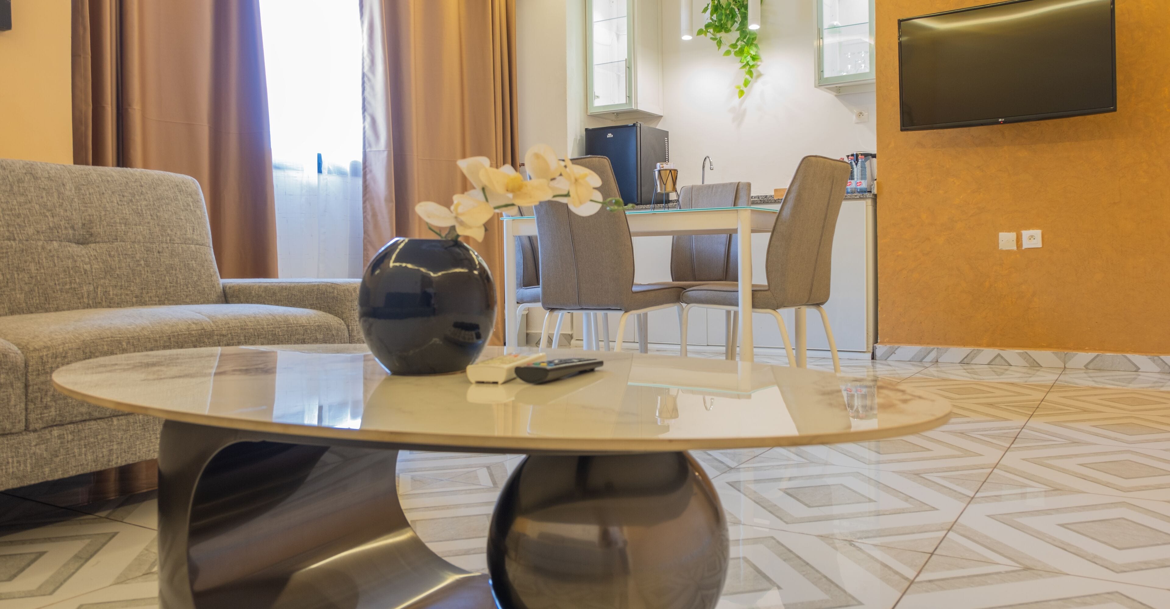 executive suite | 1 bedroom, premium bedding, in-room safe, desk