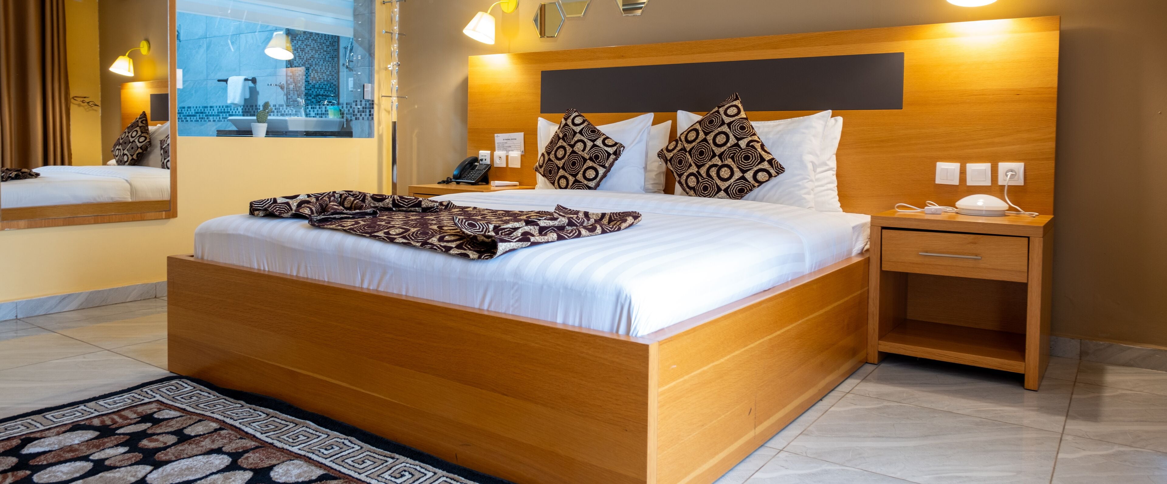 executive suite | 1 bedroom, premium bedding, in-room safe, desk