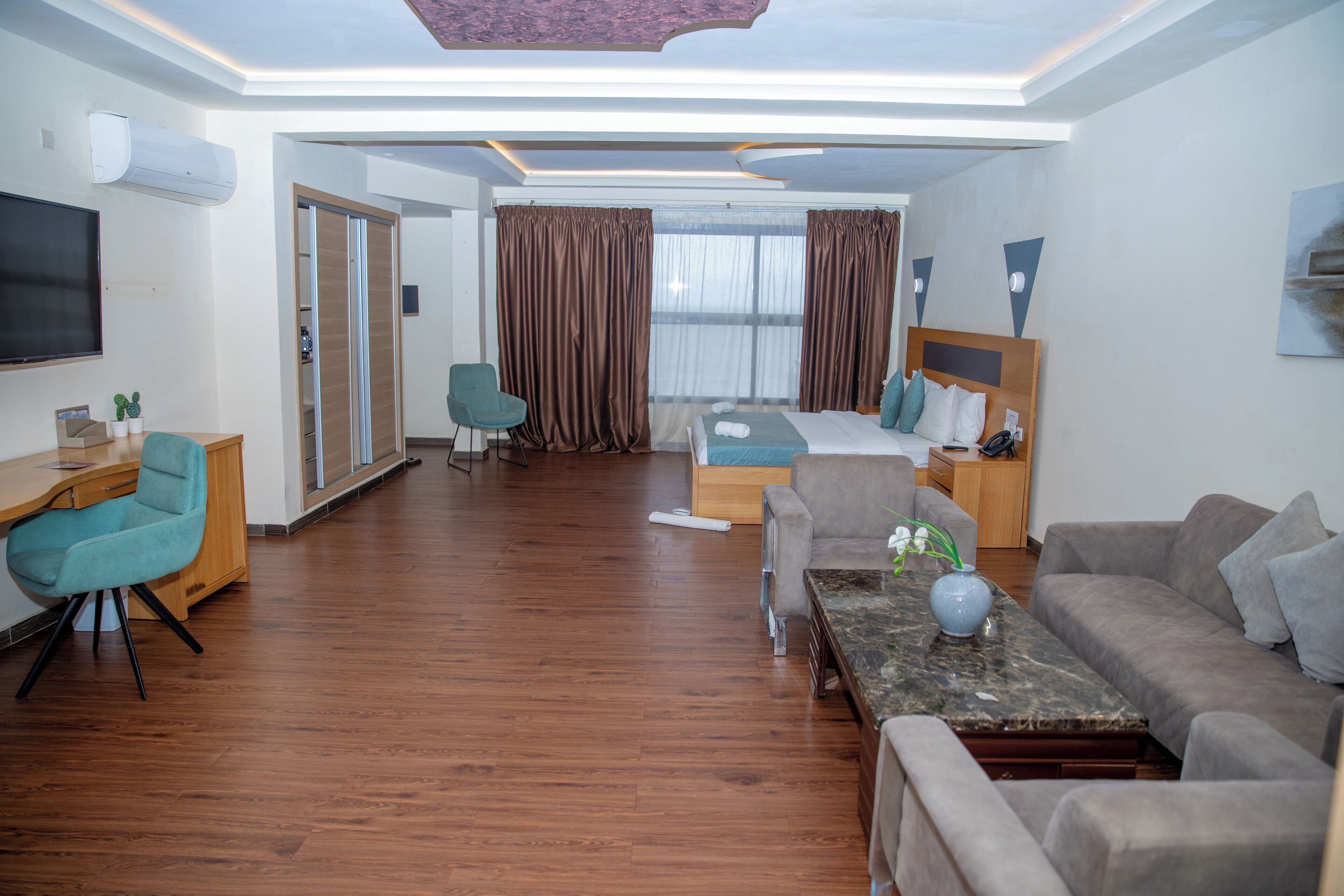 superior room, 1 king bed, non smoking, ocean view | 1 bedroom, premium bedding, in-room safe, desk