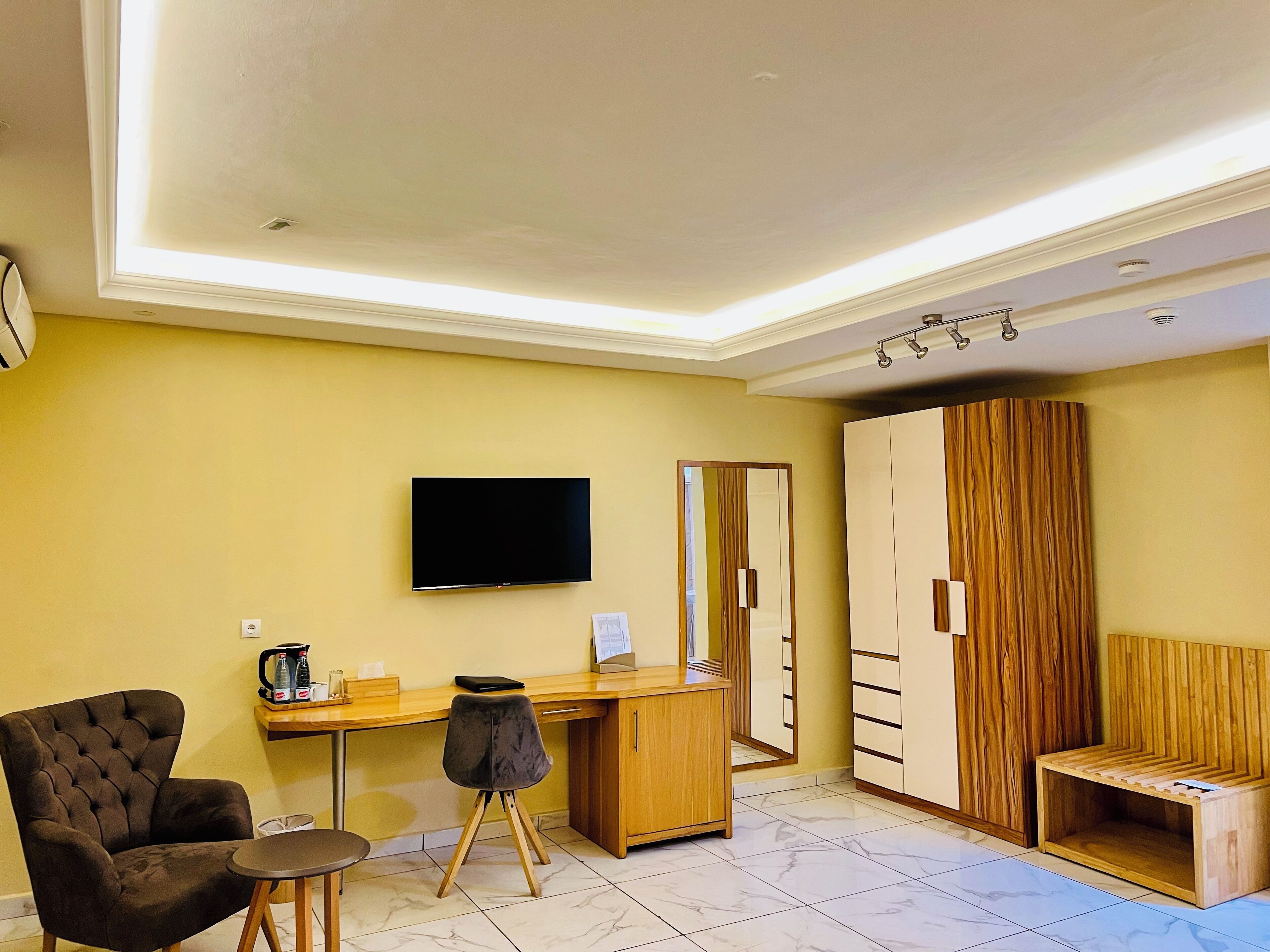 standard room | 1 bedroom, premium bedding, in-room safe, desk