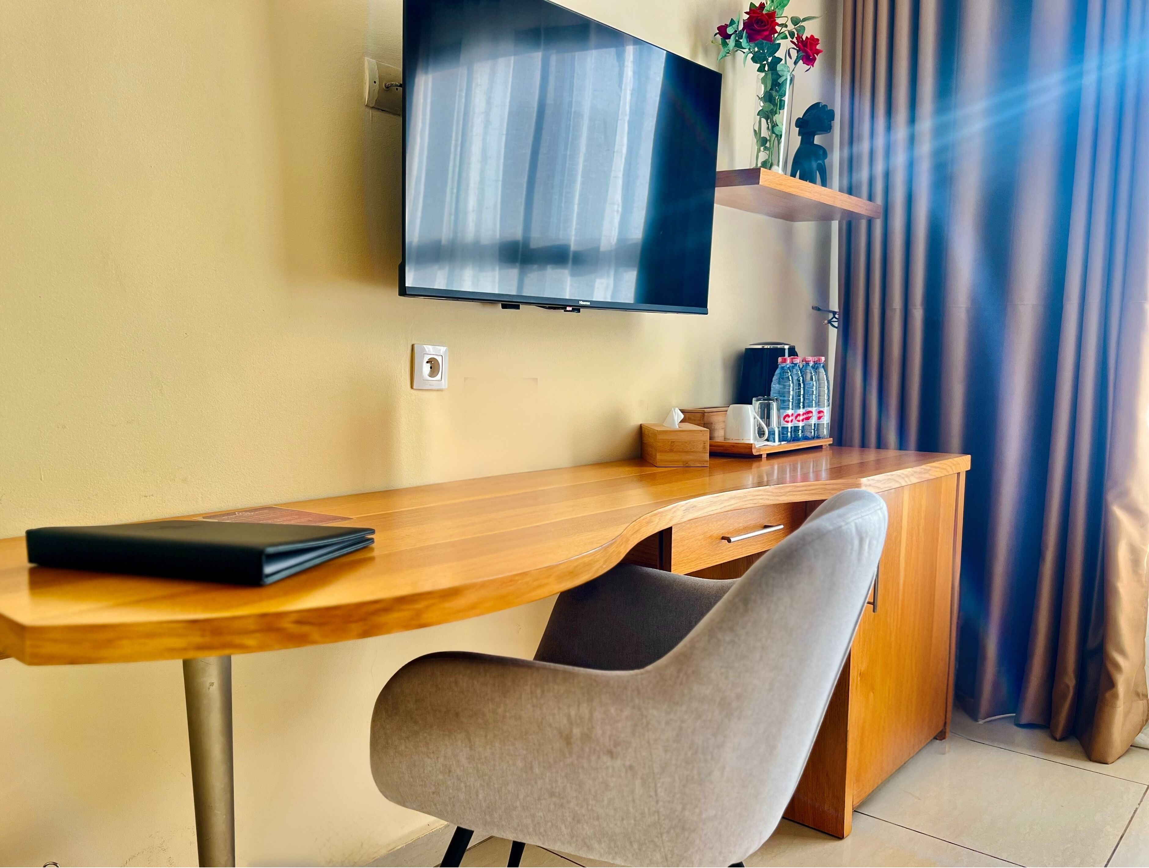 superior room, 1 king bed, non smoking, ocean view | 1 bedroom, premium bedding, in-room safe, desk