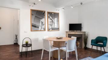 Apartment, 3 Bedrooms | Living area | 21-inch flat-screen TV with digital channels, TV