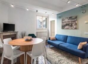 Appartement, 3 chambres | Repas dans la chambre