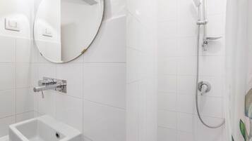 Apartment, 3 Bedrooms | Bathroom
