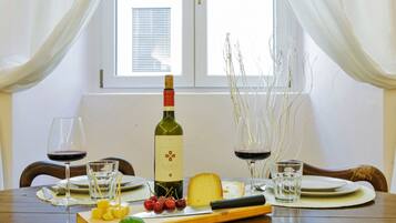 Apartment, 2 Bedrooms | In-room dining