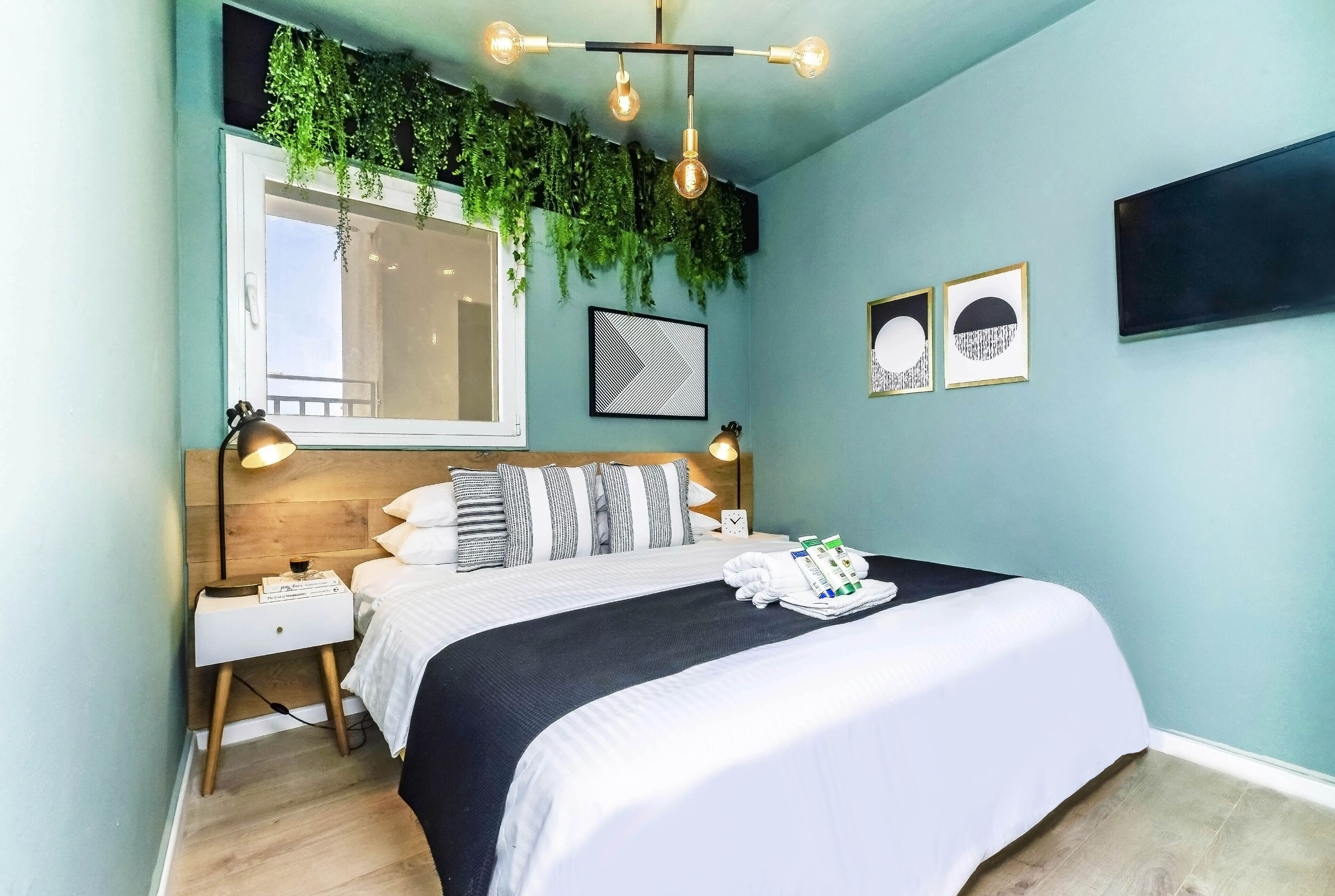 1 habitación, espacio para trabajar con laptop y camas extra gratis 