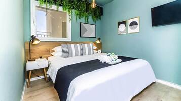 1 habitación, espacio para trabajar con laptop y camas extra gratis