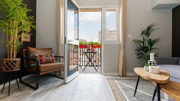 Departamento de diseñador, 1 habitación, balcón, vista a la ciudad | Balcón
