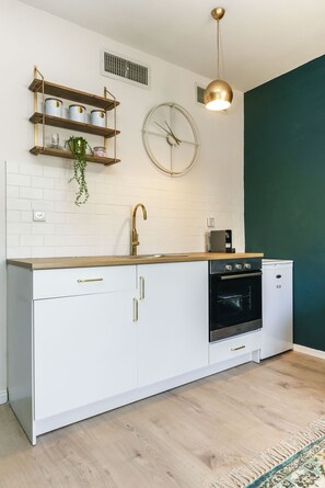 Apartment, 1 Bedroom, Balcony, City View | Private kitchen | Fridge, microwave, oven, stovetop