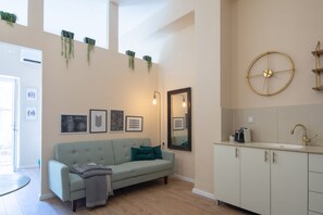 Apartment, 1 Schlafzimmer, Balkon, Stadtblick | Eigene Kochnische | Kühlschrank, Mikrowelle, Ofen, Herdplatte