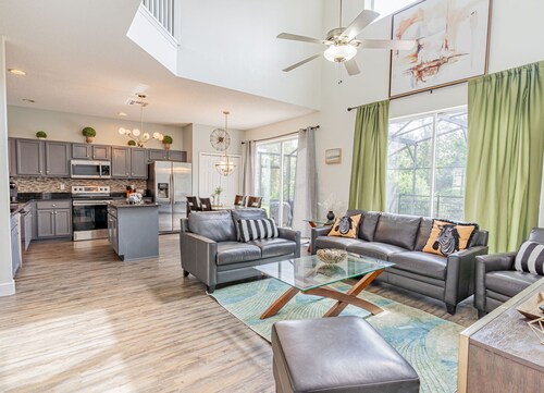 Themed 7 Bedroom Villa, 12 Min to Disney, Resort Access