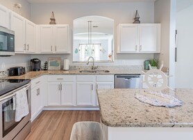 Vila Mewah, beberapa kamar, kolam renang pribadi | Dapur pribadi | Lemari es besar, microwave, oven, dan kompor